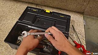 damn, i bang my boss's stepdaughter right behind his back!