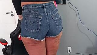 i wearing sexy shorts