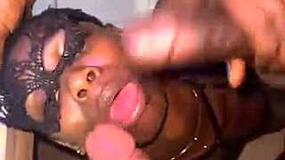 creamycandy shaking her ass in a wild 3some 😈