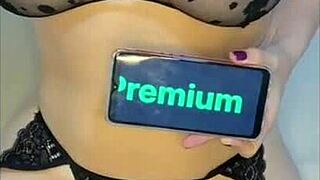 loira brasileira com cintura fina e bunda gigante leva tudo de quatro no escuro pov amador anal sem camisinha