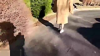 Japanese teen beauty masturbates in car