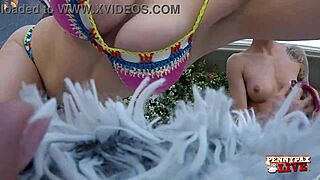 Outdoor Spectacle Penny Pax and Kendra Cole Enjoy Each Other