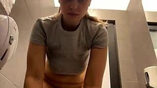 in the public park, the curvy amateur couldn't hold back her unbelievable squirting orgasm