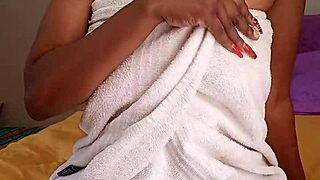 lilpuddingbowls masturbates her big tits and ass in homemade mature sexy massage