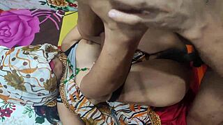 इंडियन हॉट सेक्सी आंटी साड़ी में बिग बूब्स और ऐस भाभी सेक्स