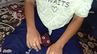 यो, सौतेली बहन और सौतला भाई बाथरूम में चुदाई कर रहे हैं