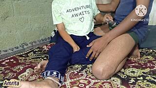 यो, सौतेली बहन और सौतला भाई बाथरूम में चुदाई कर रहे हैं