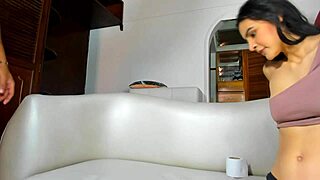 This rich mommy gives sloppy blowjobs home alone 😏