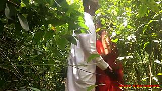 indian desi college girlfriend fucks outdoor in bush with lover