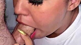 अपनी बीवी के साथ इंटिमेट मोमेंट्स, उसकी गंद चोदना और उंगली करना