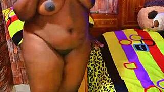 Want to see Sundaydogood614's shaved pussy teasing?