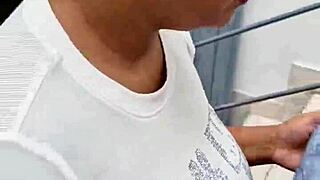 अपनी बीवी के साथ इंटिमेट मोमेंट्स, उसकी गंद चोदना और उंगली करना