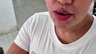 अपनी बीवी के साथ इंटिमेट मोमेंट्स, उसकी गंद चोदना और उंगली करना