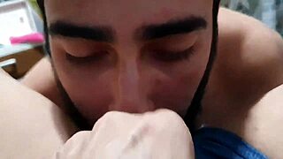 O Fetiche Era O Short Jeans Milf Greluda Mostra Tudo Para Seu Primo Chupar Sua Bucetona