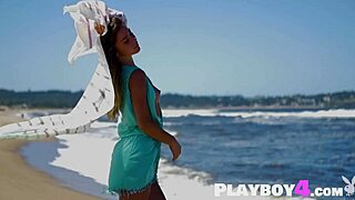 Milf Lilii Poses Outdoor in Stunning Body