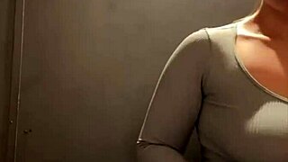 Teen 18+ masturbates to orgasm in public gym