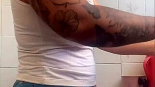 eu quero carinho na xereca 😏 flashing big pussy for some fun