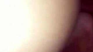 follando con amigo de esposo en hotel mientras ve