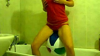 Sophie Masturbating With Baloons In Living Room And Bathroom!