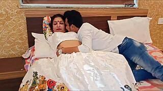 Indian Hot Bhabhi Gives Blowjob and Handjob in Hotel Couple Sex