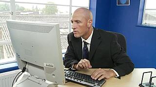 Jordan Kingsley deepthroats while fingering shaved pussy