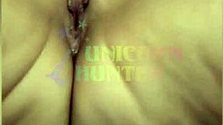 Esfregando a bucetinha, resolvi dedar o cuzinho também. This Brazilian curvy young amateur teases solo in bedroom