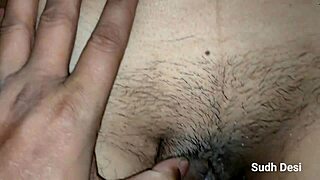 i'm this desi bhabhi shoving fingers and pen into my wet pussy while masturbating hard