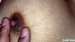 i'm this desi bhabhi shoving fingers and pen into my wet pussy while masturbating hard