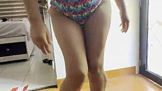 Hey, check this latina dancing with fun moves! 💃