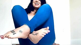 Hey, check out this fun tickle tease session with some wrinkled soles and barefoot action.