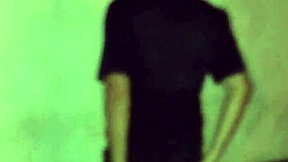 fui no campo de futebol levando uma gozada na cara e quase fui pego gozando