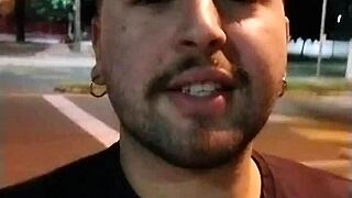 fui no campo de futebol levando uma gozada na cara e quase fui pego gozando