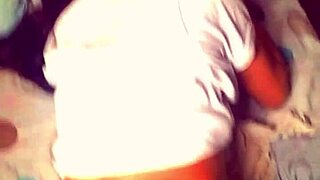 giving my colombian bestie a steamy morning ass close-up for her first time 🍑