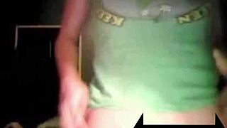 How do you give a lap dance like this big ass teen on webcam?