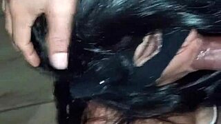 mi cuñada se sube y folla duro con una polla grande hasta llenarse de leche