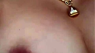 Vú bự means big boobs and tits ready for sex.