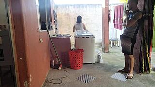 Minha Esposa Saiu E A Empregada N�o Resistiu Meu Pau Ereto