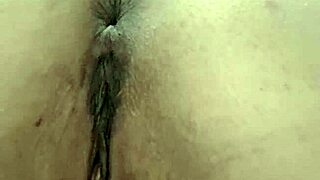 Marca comigo e vem enfiar seu cacetão nessa buceta gulosa e puta e adoro que esporrem na minha boca tambem vem estou esperando