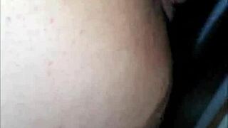 Comedor arrebentando a bucetinha da mulher de corno