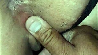 Comedor arrebentando a bucetinha da mulher de corno