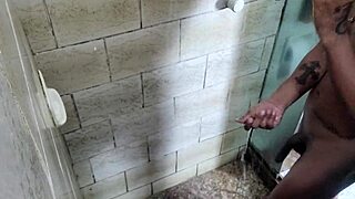 joao, what are you doing with nicoly in the shower?