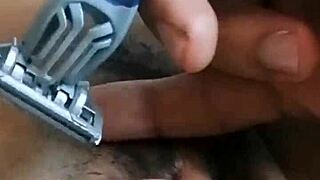 hairy pussy se masturba la penetro y acabo en ella luego la depilo por completo buscanos tambi�n juanlatino4