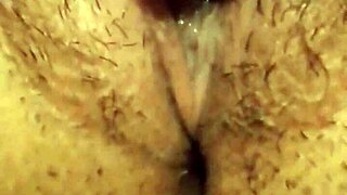 hairy pussy se masturba la penetro y acabo en ella luego la depilo por completo buscanos tambi�n juanlatino4