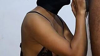 negra esplendida mamando guebo saca la leche con su boca