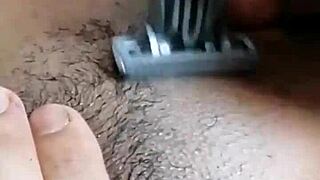 hairy pussy se masturba la penetro y acabo en ella luego la depilo por completo buscanos tambi�n juanlatino4