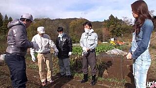 Hot Japanese Lady Maki Houjyou Makes Him Cum Inside