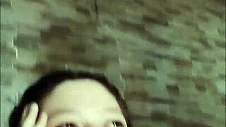 Estaba grabando y mi hermanastro llegó y me cogió tan duro me llenó de leche my pussy