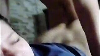 Estaba grabando y mi hermanastro llegó y me cogió tan duro me llenó de leche my pussy