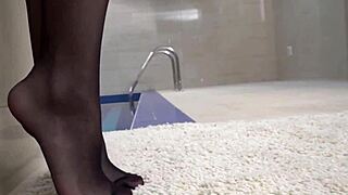 she thinks legs and feet are her most erotic zones - kelly slot charlie dean