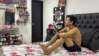 Veo Películas Con Mi Hermanastro Y Me Da Miedo Y El Me Lo Quita Con Una Buena Follada Y Caricias